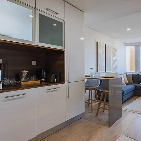 182 Sunset Duplex 아파트